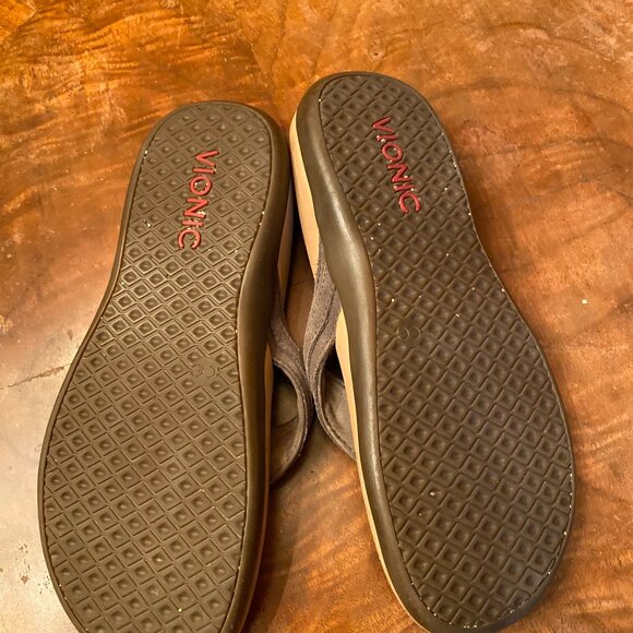 Vionic Brown Sandals Size 7.5 Still got life in them - Picture 3 of 4